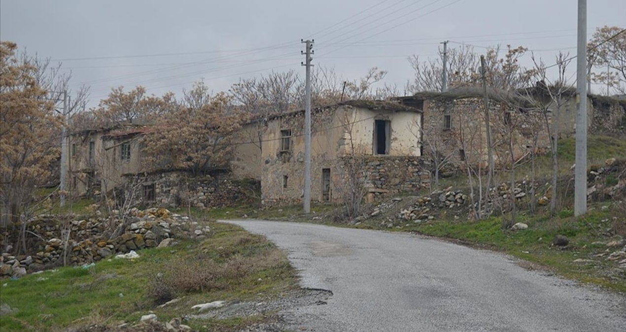 Türkiye'de üç köyde hayat tek kişiyle sürüyor