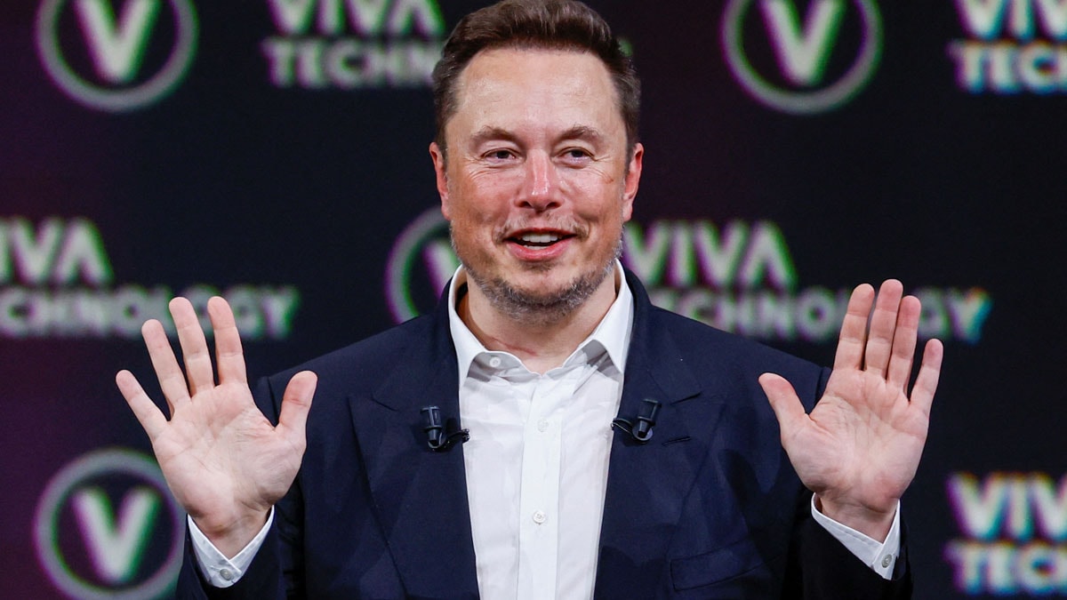 Elon Musk, açtı ağzını yumdu gözünü