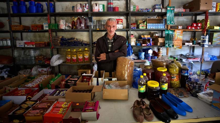 Baba mirası 64 yıllık köy bakkalını yaşatmak için tezgahın başına geçti