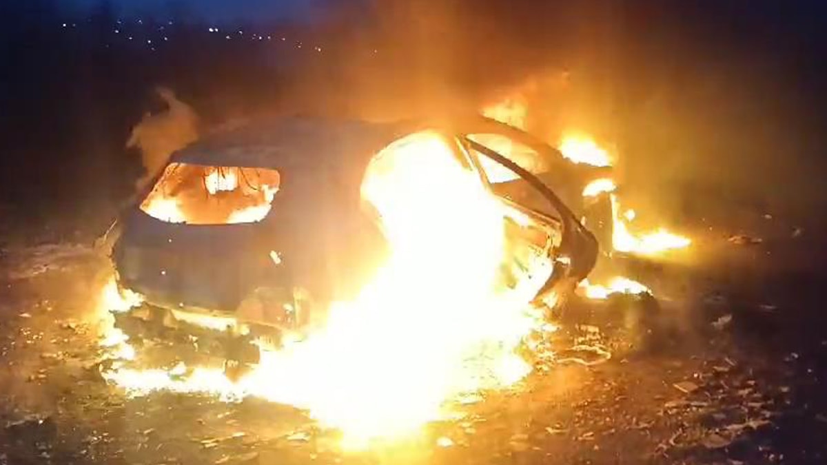 CHP ilçe yöneticisine silahlı saldırı: Saldırıda kullanılan araç yakıldı