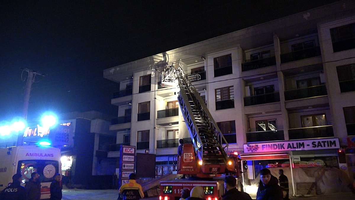 Düzce'de 4 katlı binada yangın: 13 kişi kurtarıldı