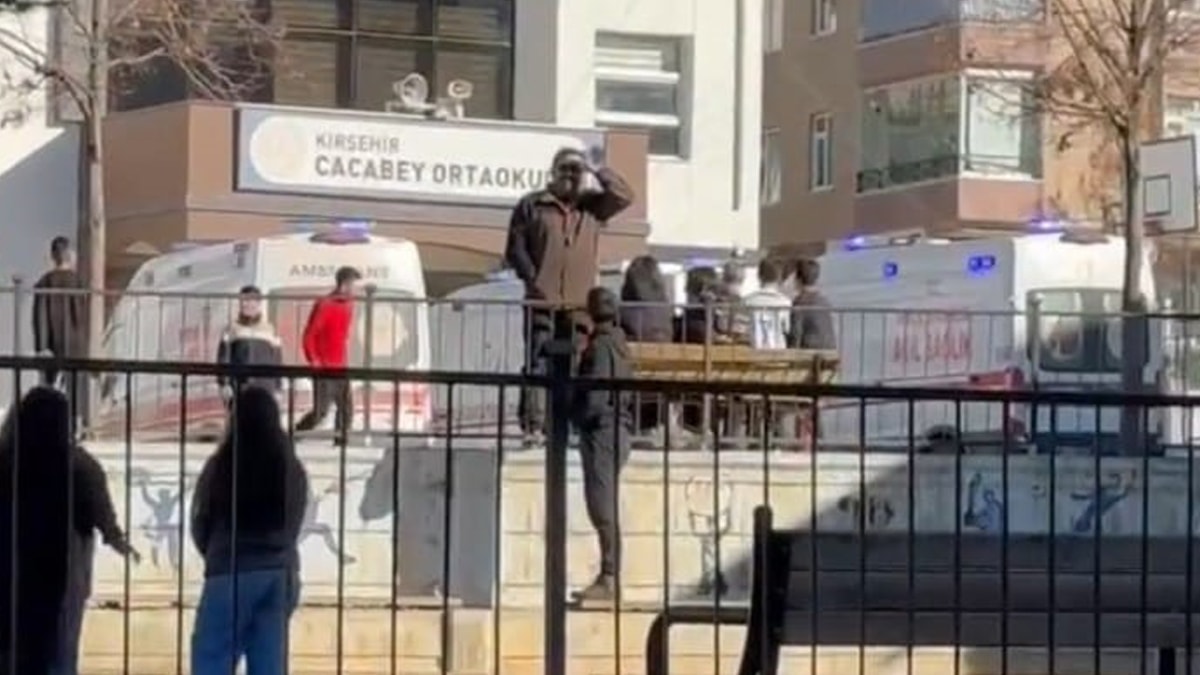 'Yerli Malı Haftası'nda okulda yemek yiyen 16 öğrencide zehirlenme şüphesi