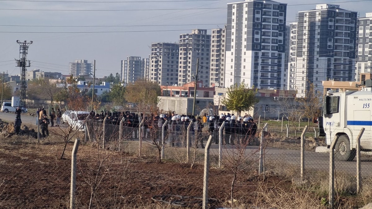 Trafo yenileme ve kaçak kontrolü çalışmasında kalabalığa silahlı saldırı: 9 yaralı