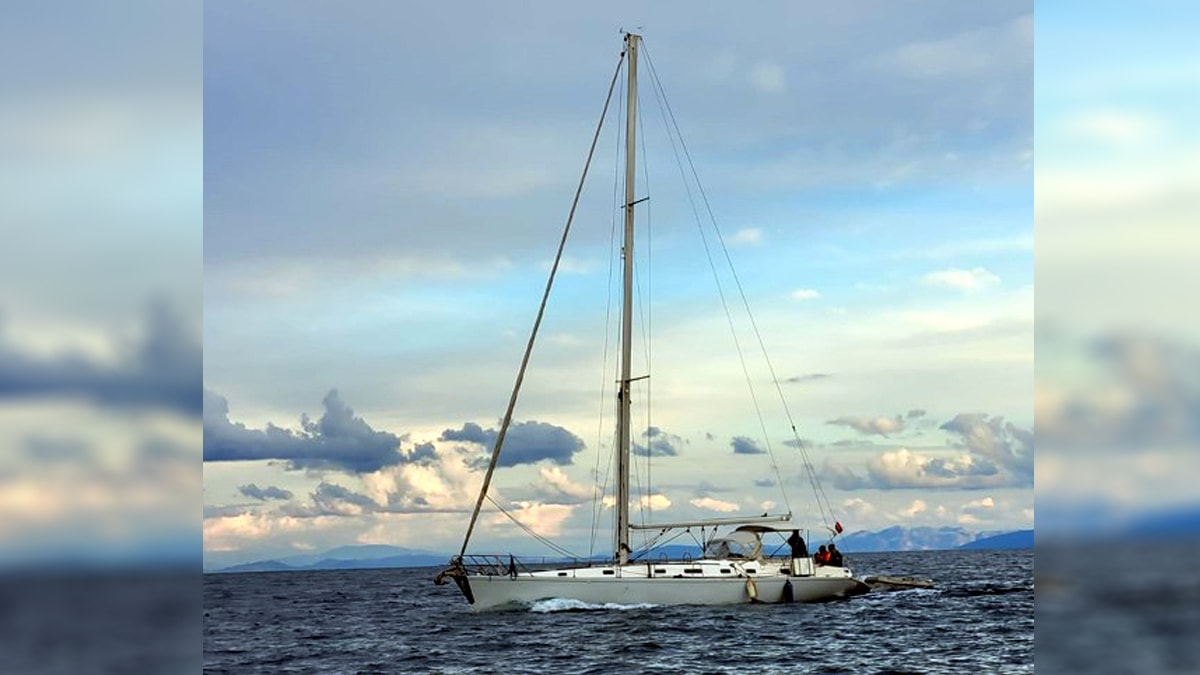14 metrelik yelkenli tekneye 99 göçmen sığdırdılar, yakalandılar