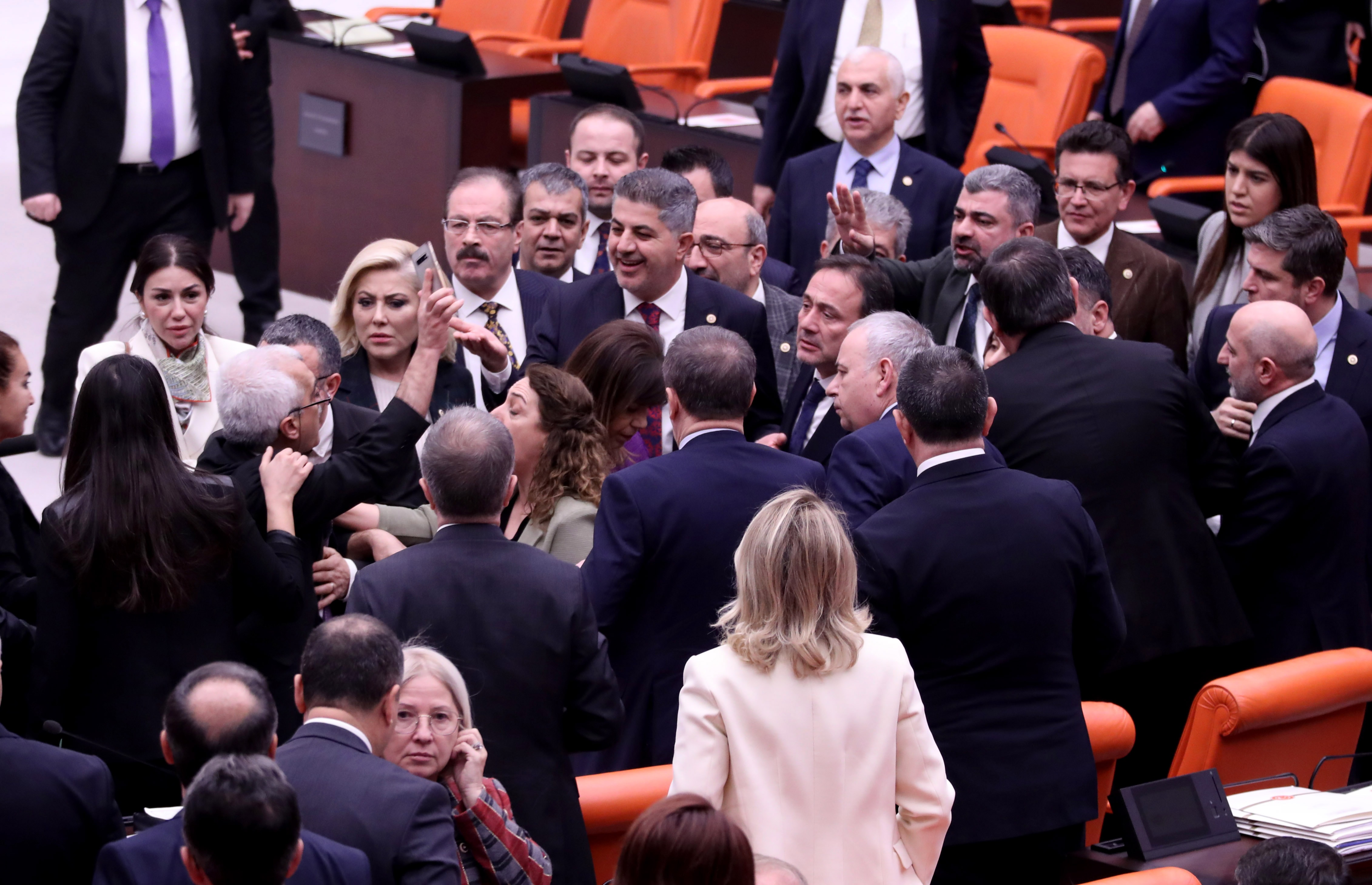 TBMM'de "FETÖ ile fotoğrafın var" tartışması