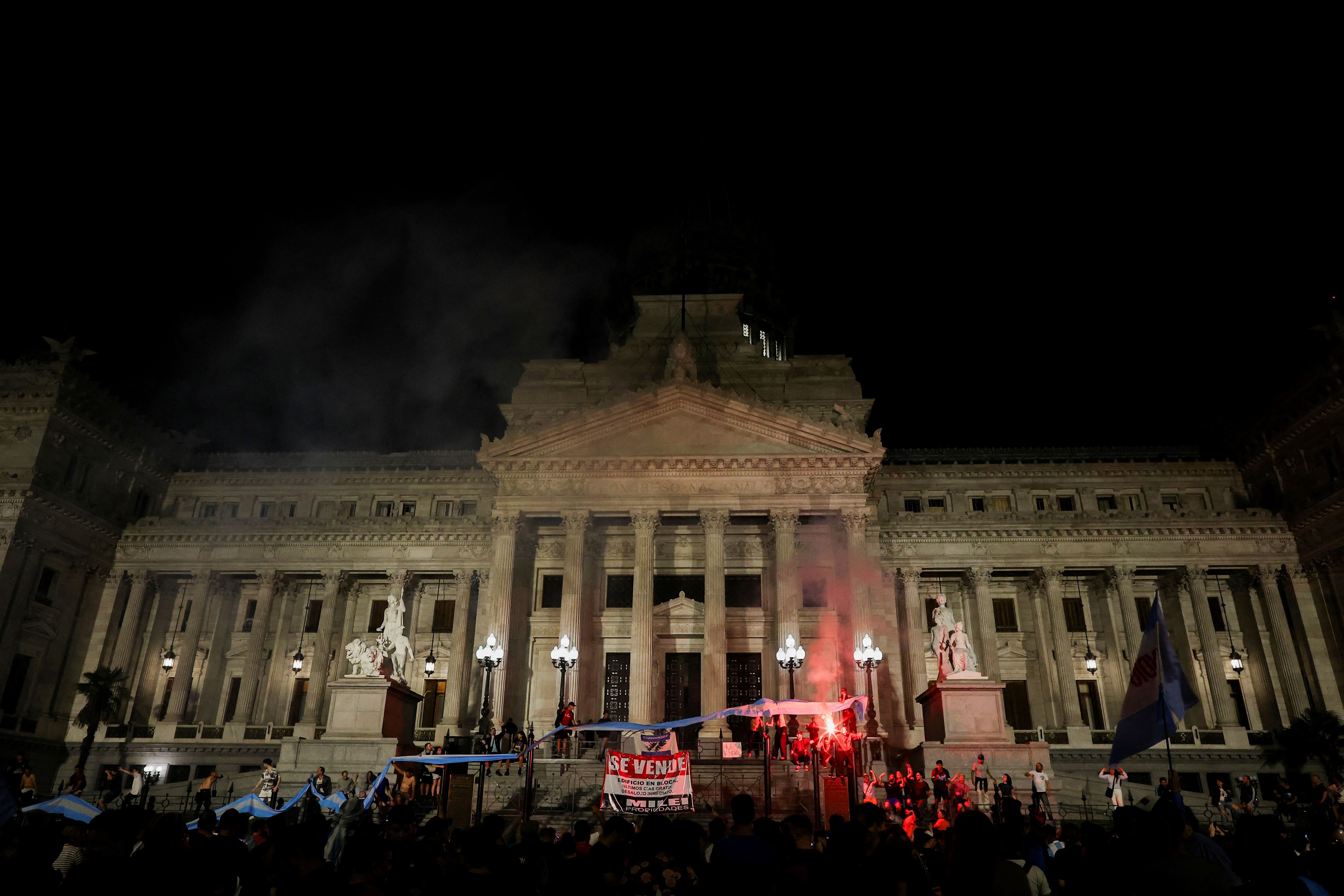 Arjantinliler Milei'nin şok önemlerine karşı sokağa çıktı
