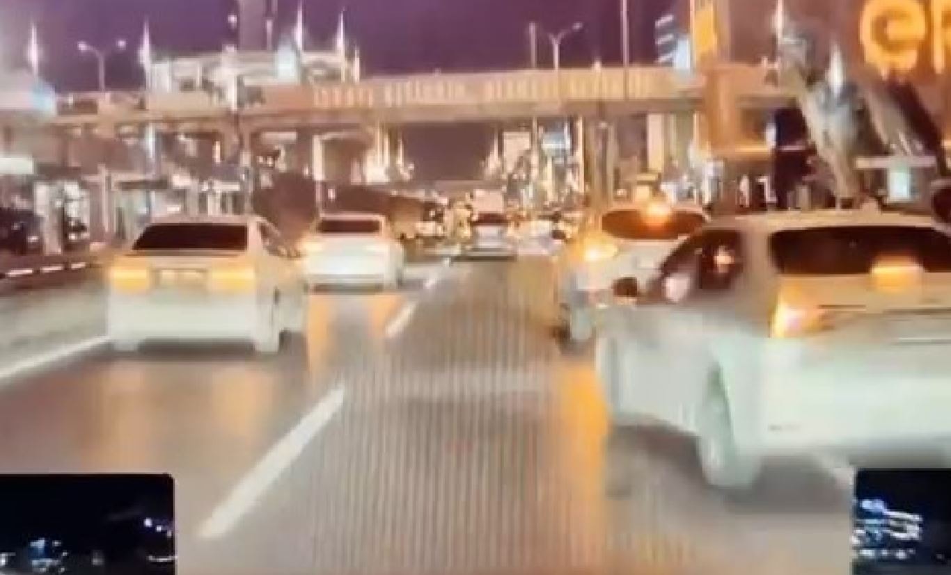 Sağ şeritten hızla geldi ortalık birbirine girdi: 4 yaralı