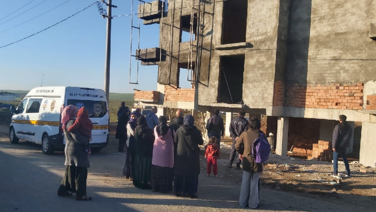 Elektrik akımına kapılıp binadan düştüler: 1 ölü 1 yaralı