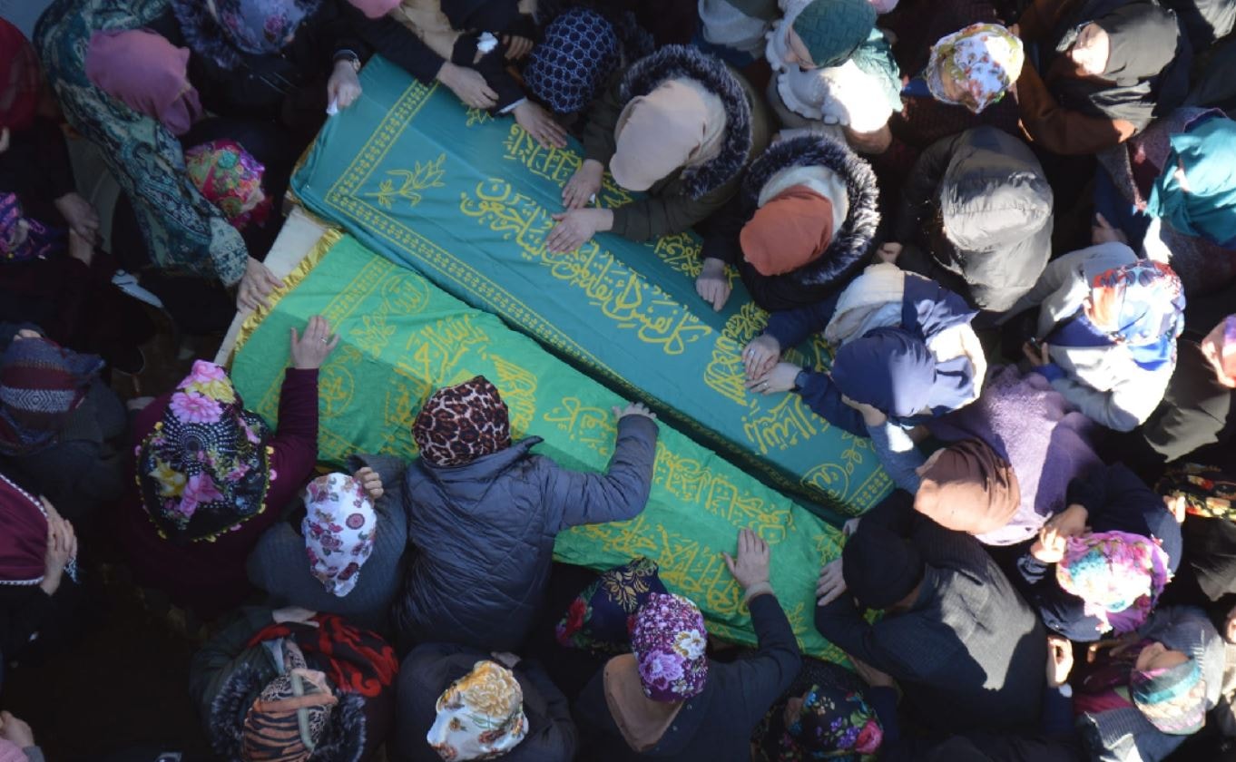 Katliam gibi kazada ölenlere veda: Cenazeye gitmişlerdi...