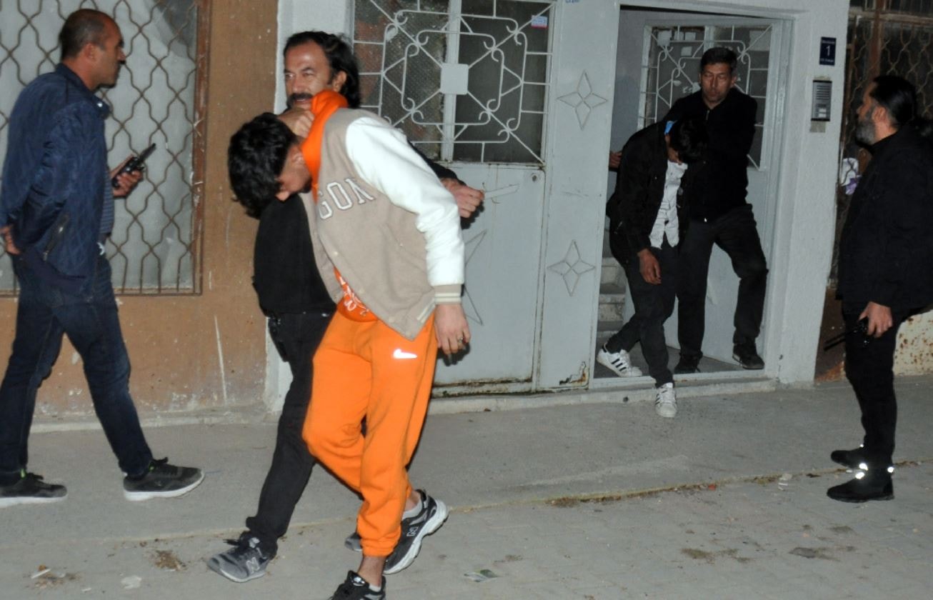 Kumar oynayan 11 Afgan'a sınır dışı