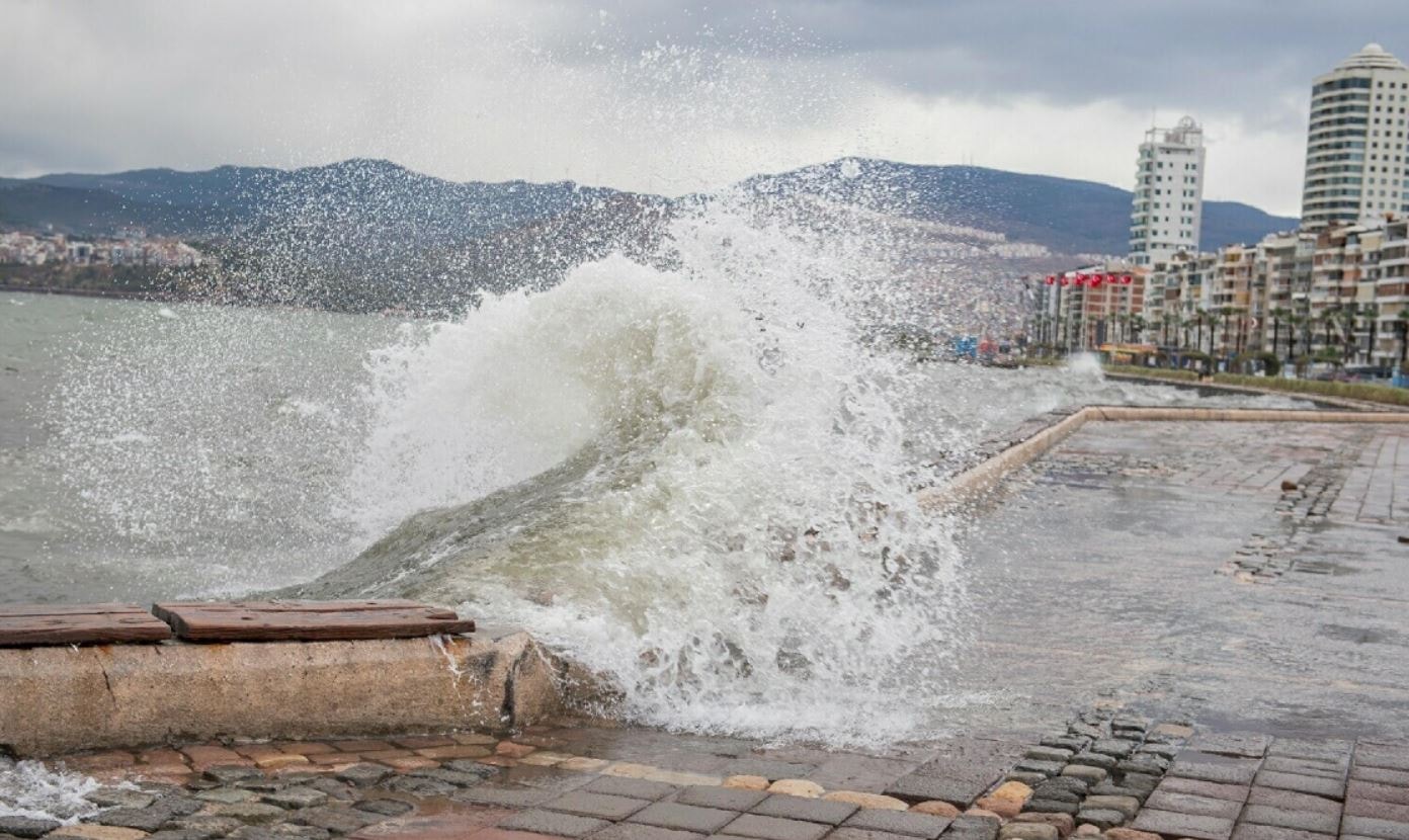 Meteoroloji uyardı: Ege'de fırtına hızı 90 kilometreye ulaşacak