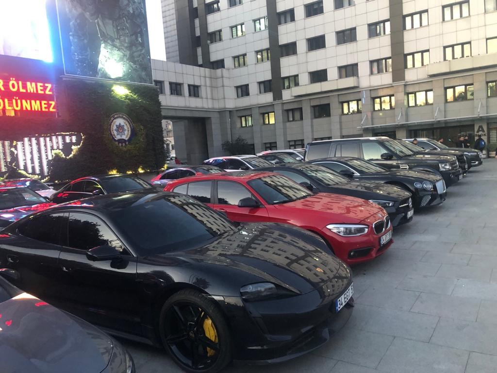 Polis Ferrari, Bentley ve Porsche kullanacak