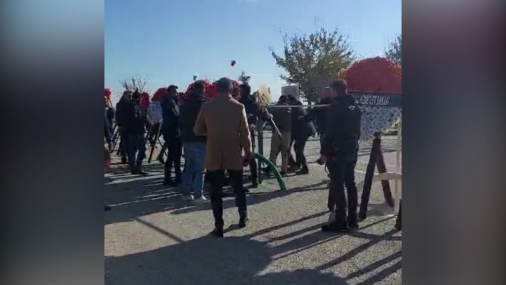 Şehit cenazelerinde peş peşe provokasyon! Yine çelenk parçaladılar