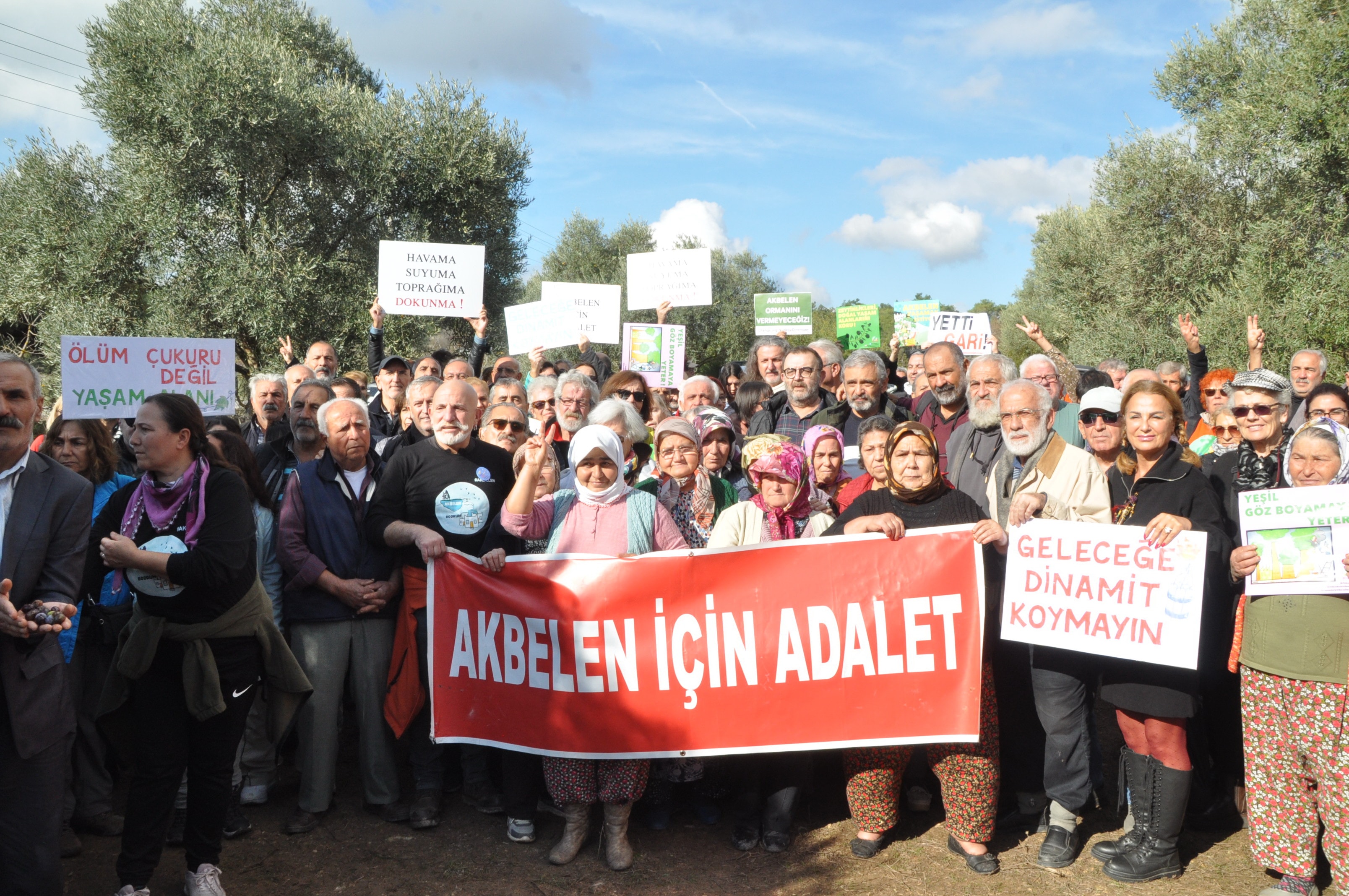 Akbelen'de köylüler ve çevrecilerden eylem