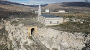 Kazılarda 800 yıllık cami kalıntısı bulundu