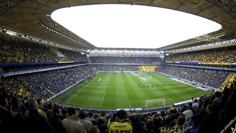 Fenerbahçe, Galatasaray derbisinin bilet fiyatları tepkilere neden oldu