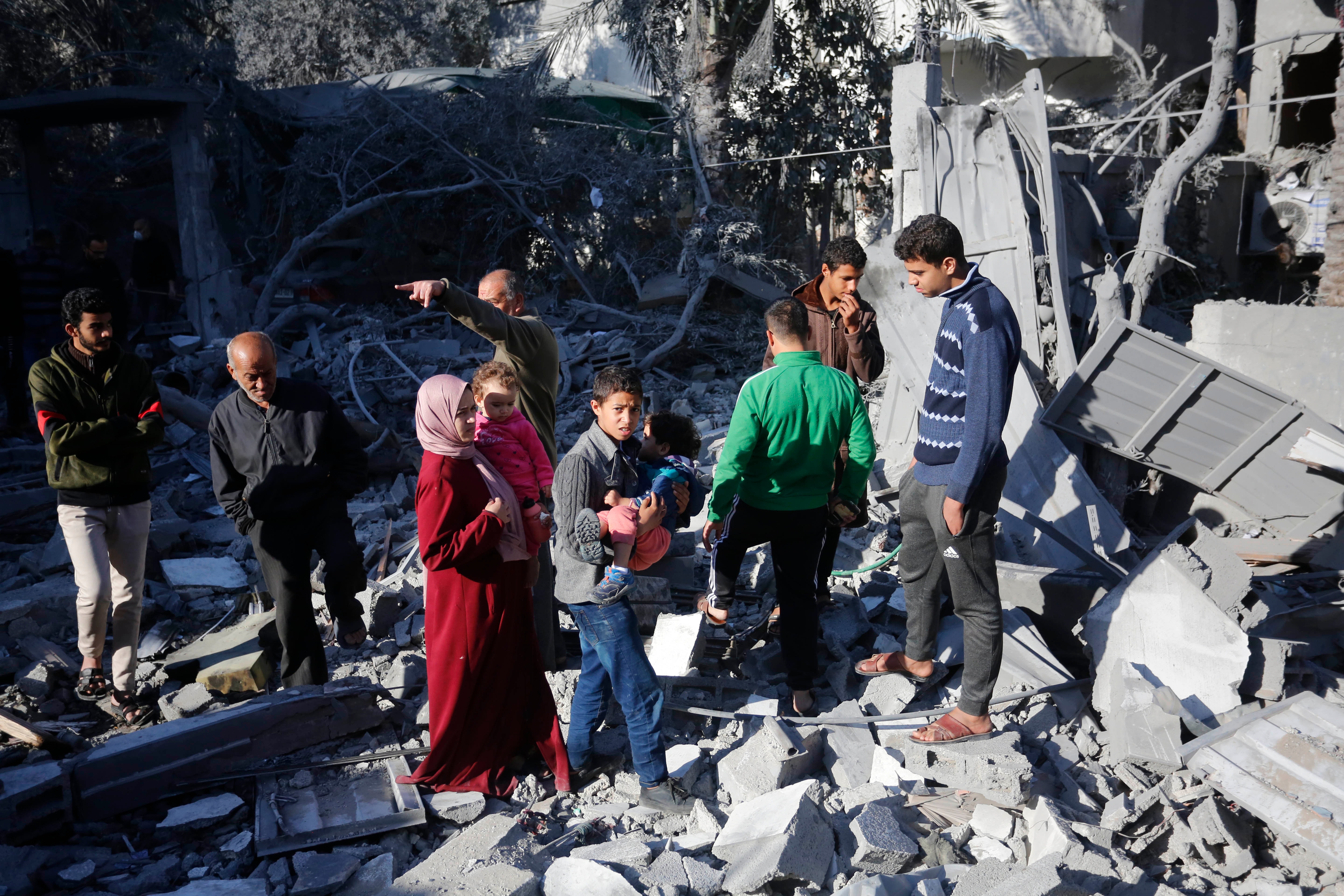 İsrail mülteci kampını vurdu: Çok sayıda ölü ve yaralı var
