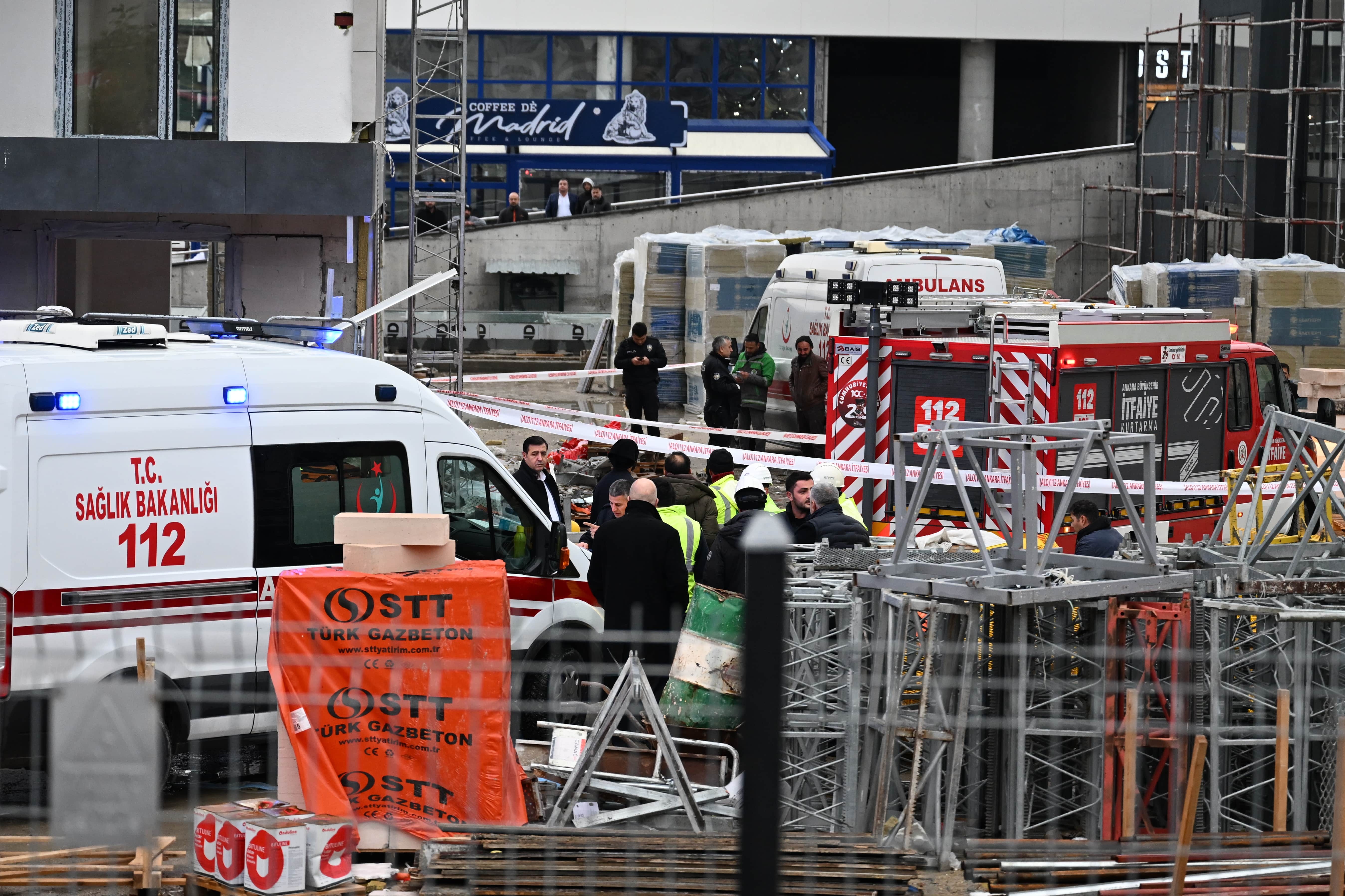 Ankara'da 30. kattan düşen işçiler hayatını kaybetti