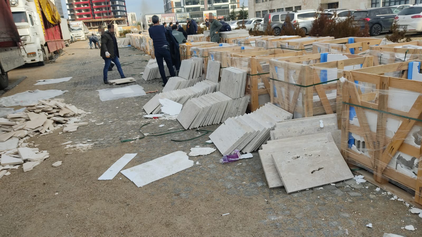 Mermerlerin içerisine gizlenmiş 1 milyondan fazla uyuşturucu hap ele geçirildi