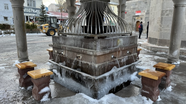 Anadolu'da kış etkisini gösteriyor: Her yer buz tuttu...