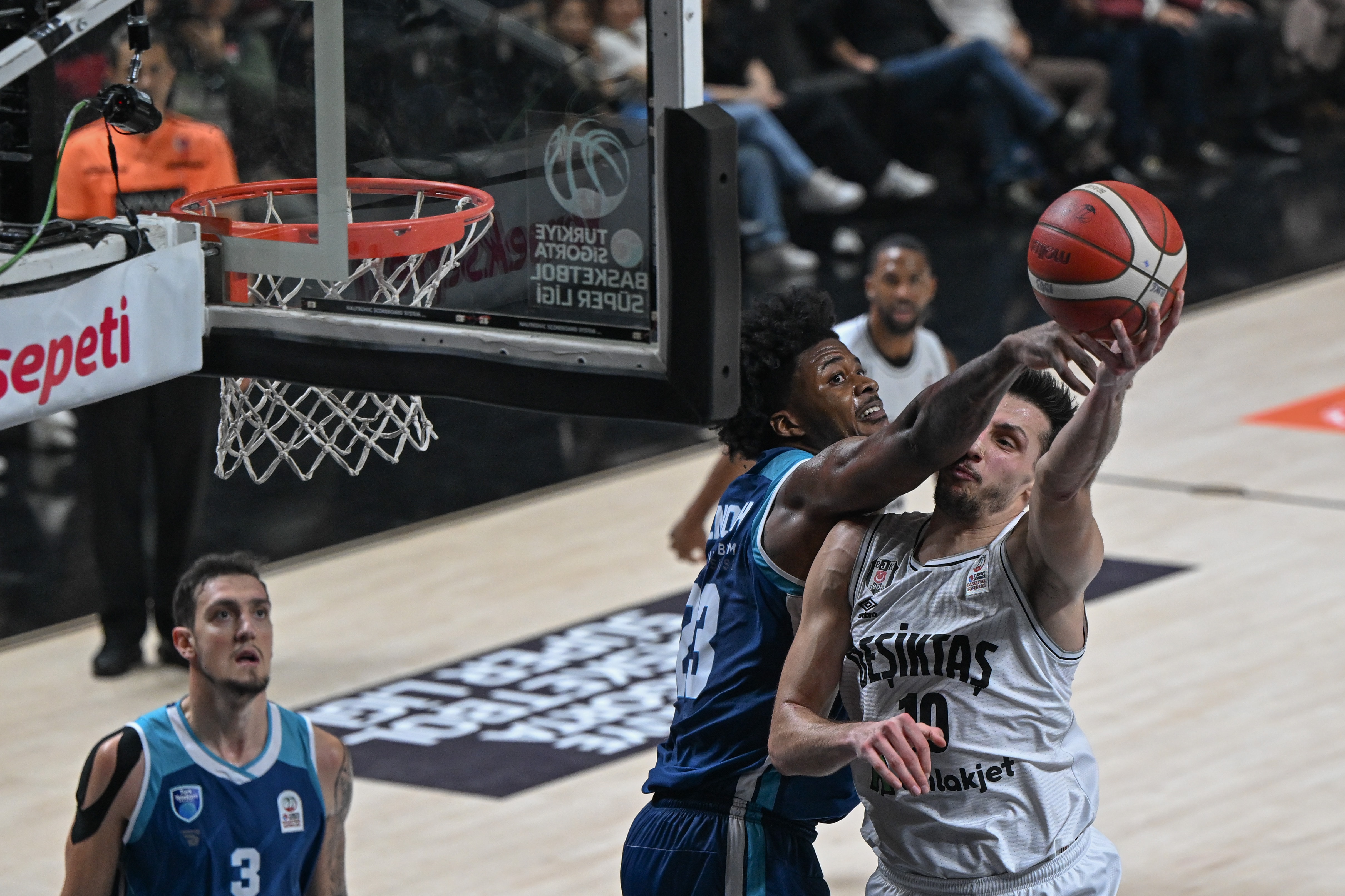 Beşiktaş Emlakjet 2023'ü galibiyetle tamamladı