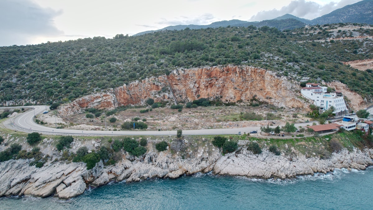 Depremzede sokakta  AFAD'a 350 milyonluk otel