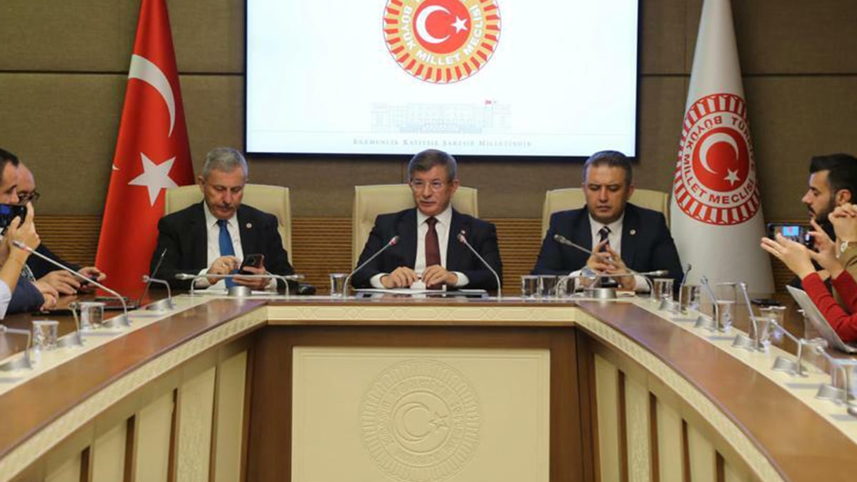 Davutoğlu: Asla dememeyi öğrendim, her partiyle görüşürüz 