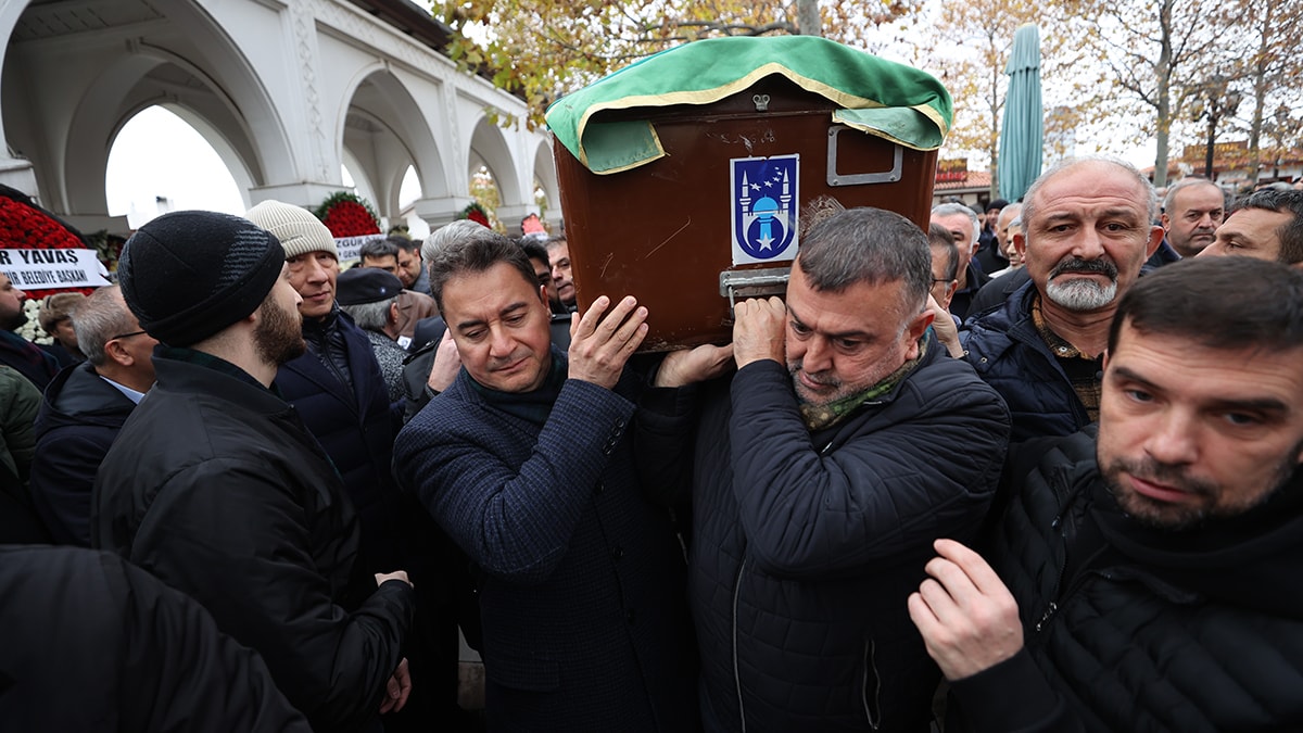 Ali Babacan’ın annesi Güner Babacan son yolculuğuna uğurlandı