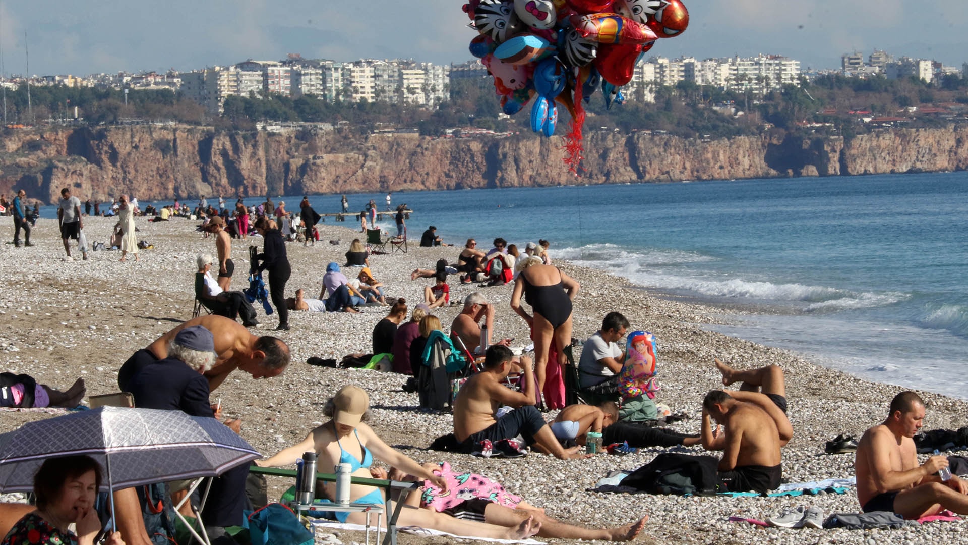 Antalya'da yağmur bitti, deniz keyfi başladı