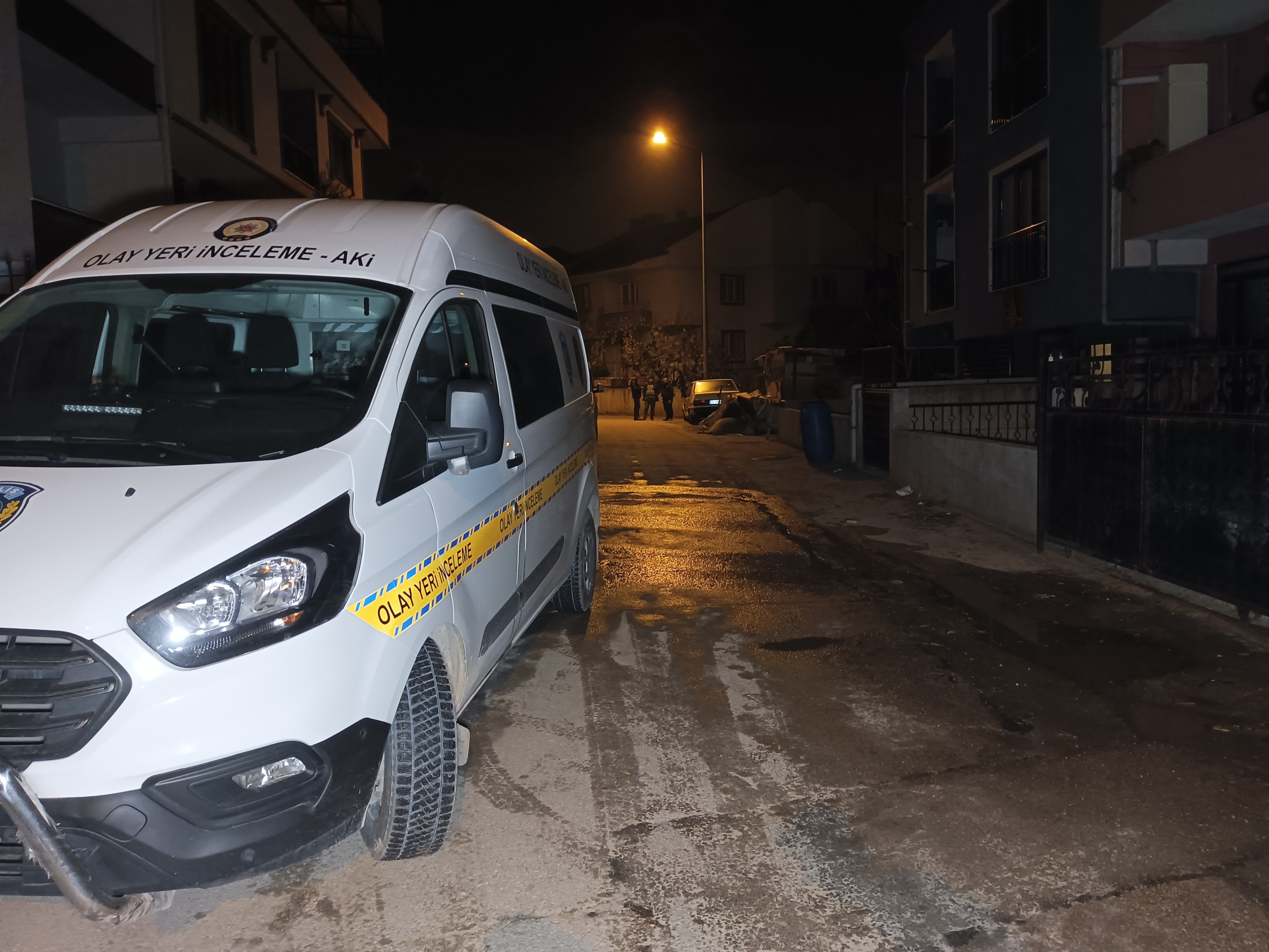 Babasını öldürdükten sonra, evden yalın ayak kaçmış