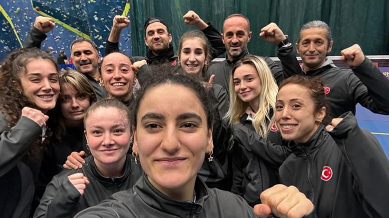 Türkiye Kadın Milli Badminton Takımı, Ukrayna'yı farklı yendi