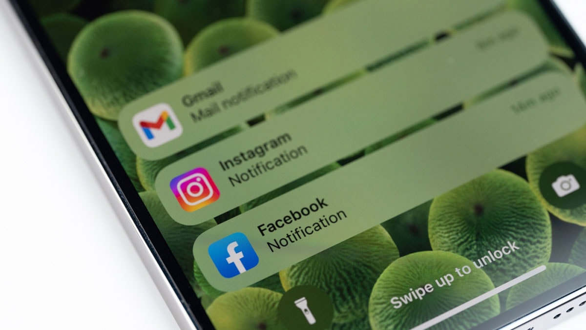 Google ve Apple hakkında skandal iddia: Herkesi gözetliyorlar