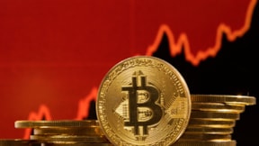 Bitcoin rekor seviyeden sert geriledi