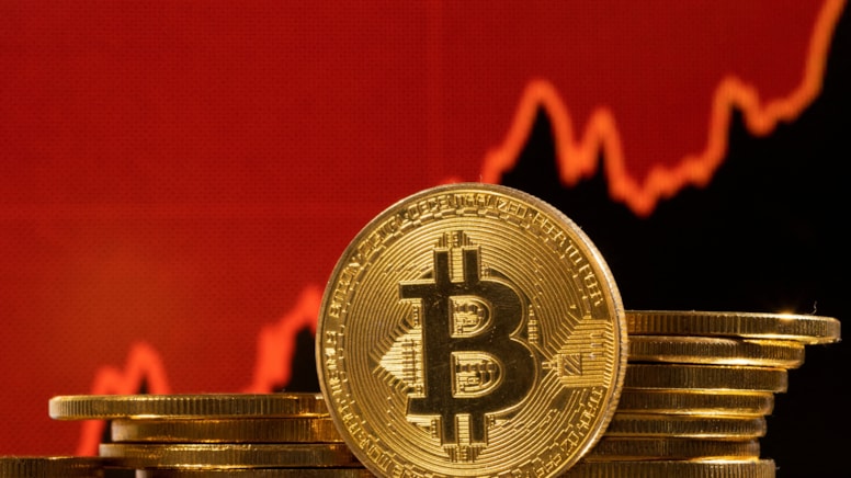 Bitcoin rekor seviyeden sert geriledi