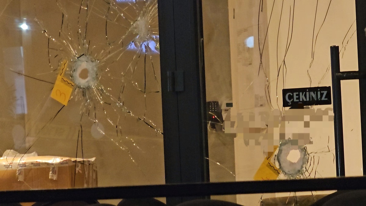 Starbucks'a silahlı saldırı