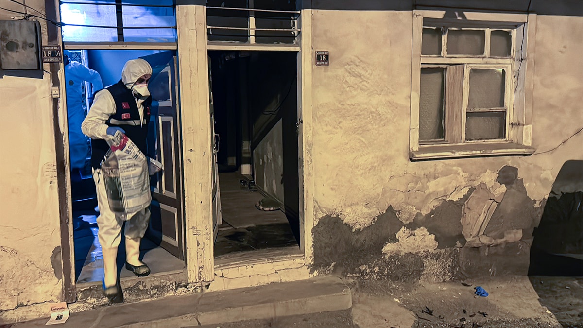 Çankırı'da vahşet: Babasını öldürüp sobada yaktı