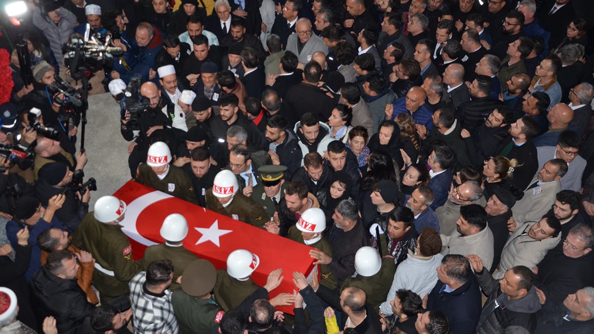 Manisa’daki şehit cenazesinde gerginlik