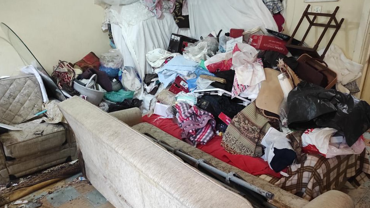 Mahalleli şikayet etti, ekipler şaştı: Evden tam 45 ton çöp çıktı