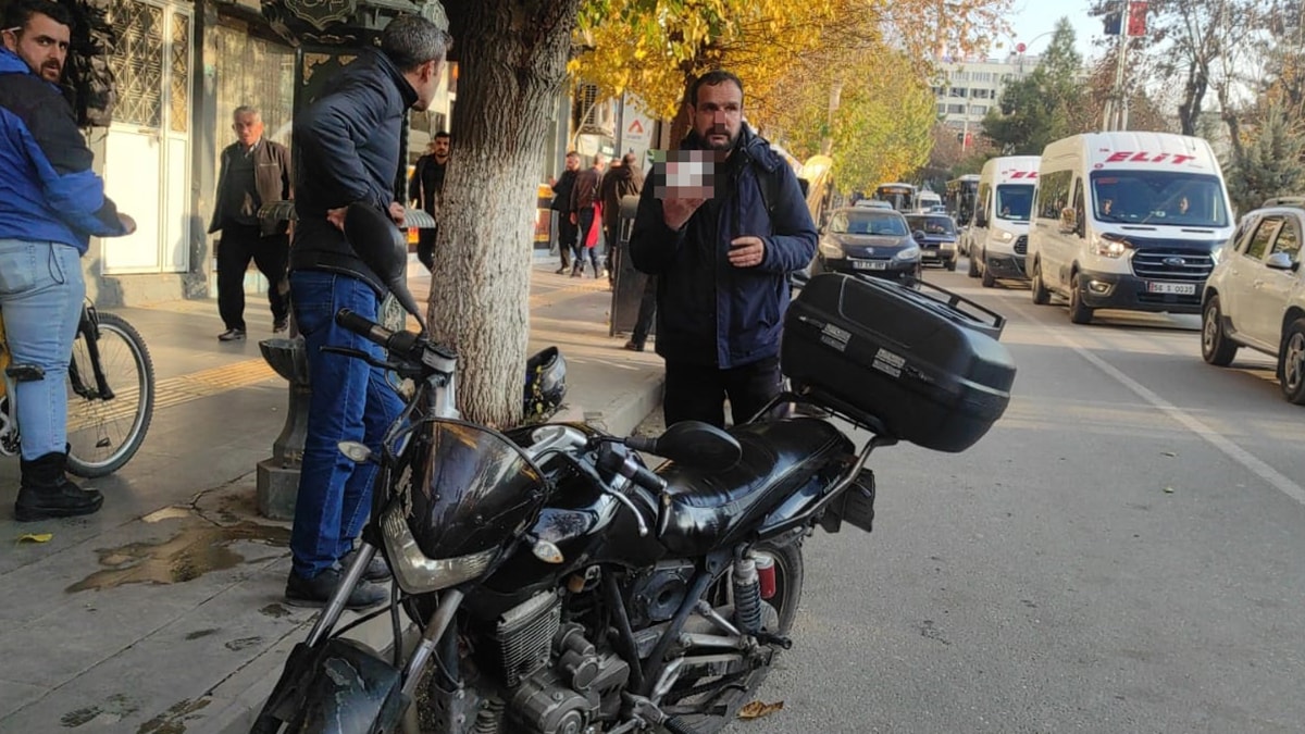 Kaza yapan gazeteciyi dövdü