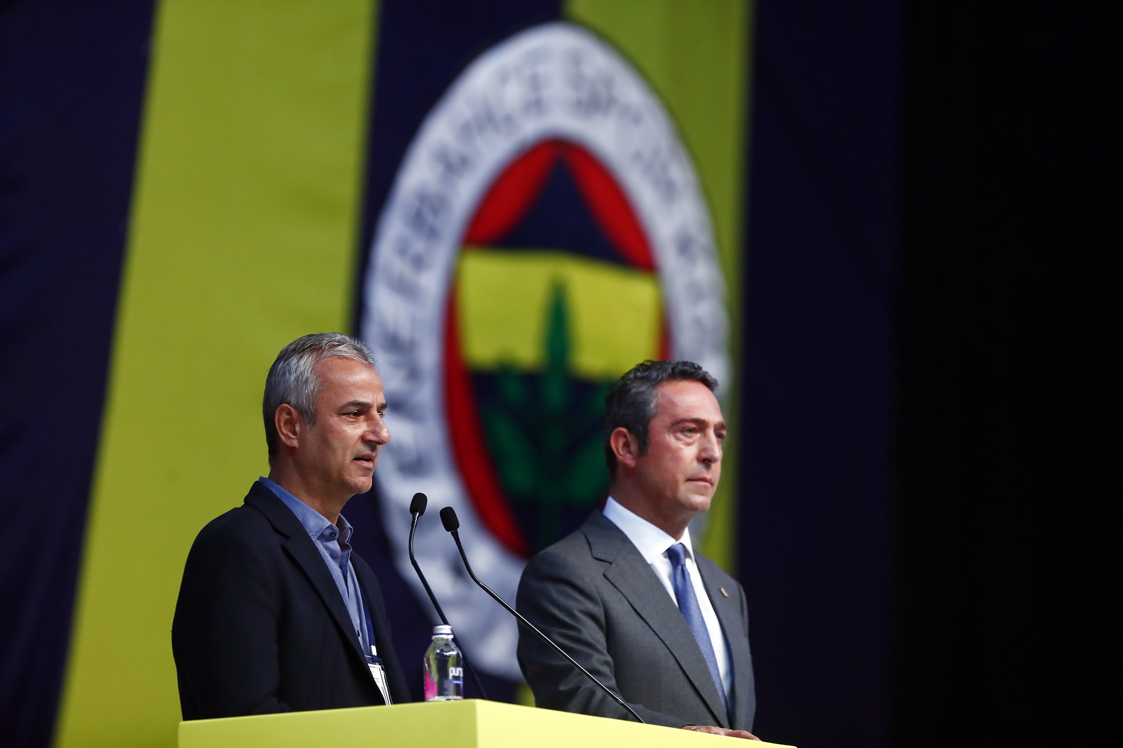 Fenerbahçe Teknik Direktörü İsmail Kartal, Çağlar ve Krunic transferi için Başkan Ali Koç'a onay verdi.