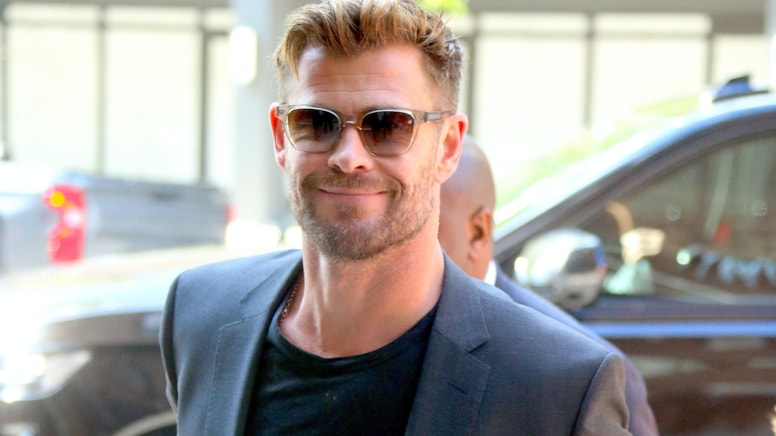 Ünlü aktör Chris Hemsworth kirli ayaklarıyla tepki çekti