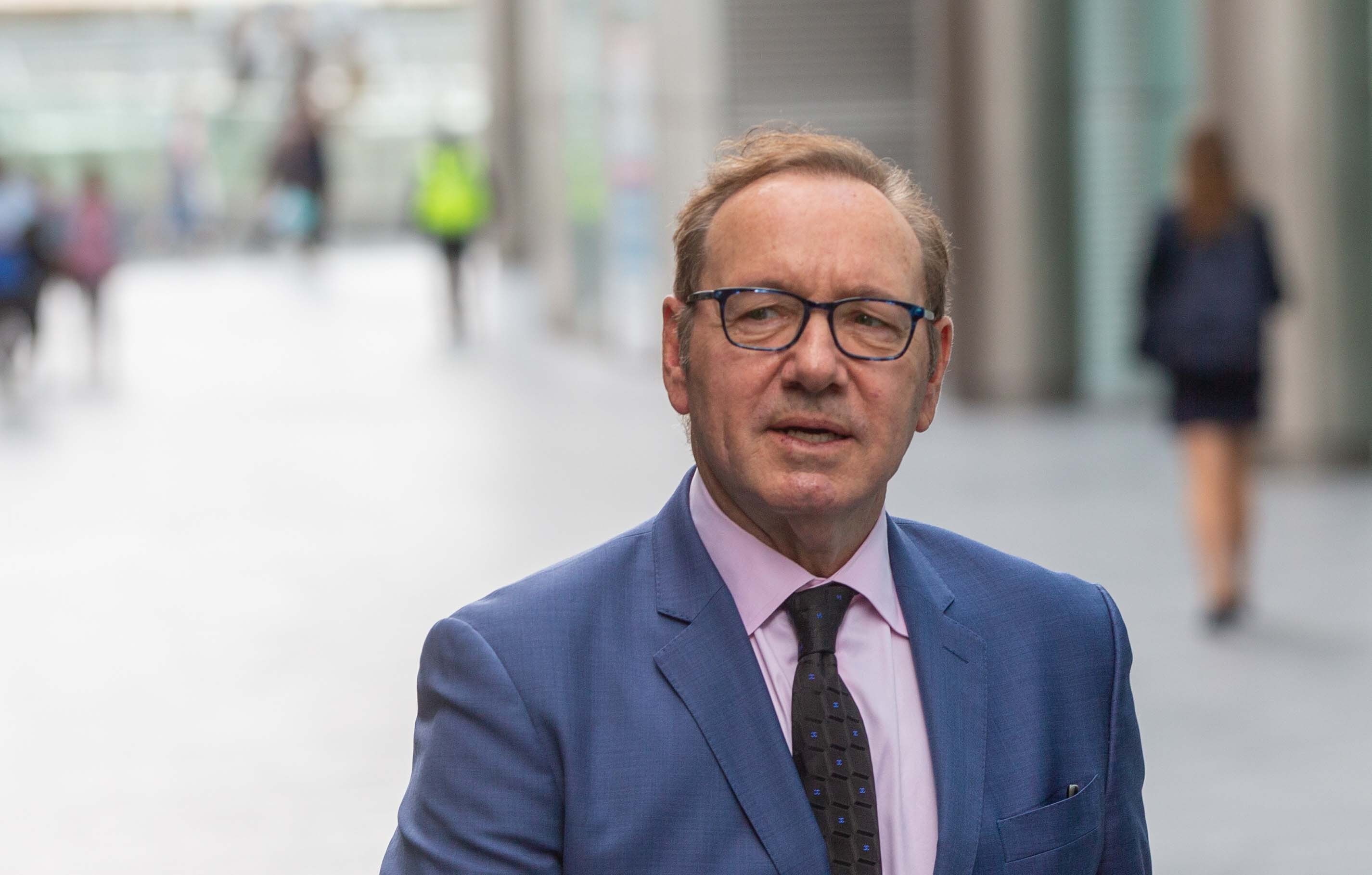 Taciz iddialarıyla gündeme gelen Kevin Spacey Netflix’i bombaladı