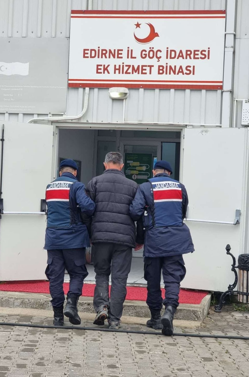 Kırmızı bültenle aranan suç makinesi Edirne'de yakalandı