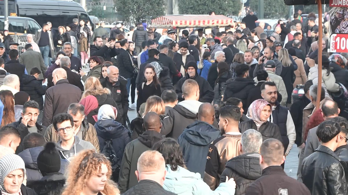 Eminönü'nde yılbaşı yoğunluğu