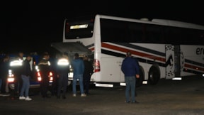 İçi yolcu dolu otobüse silahlı saldırı