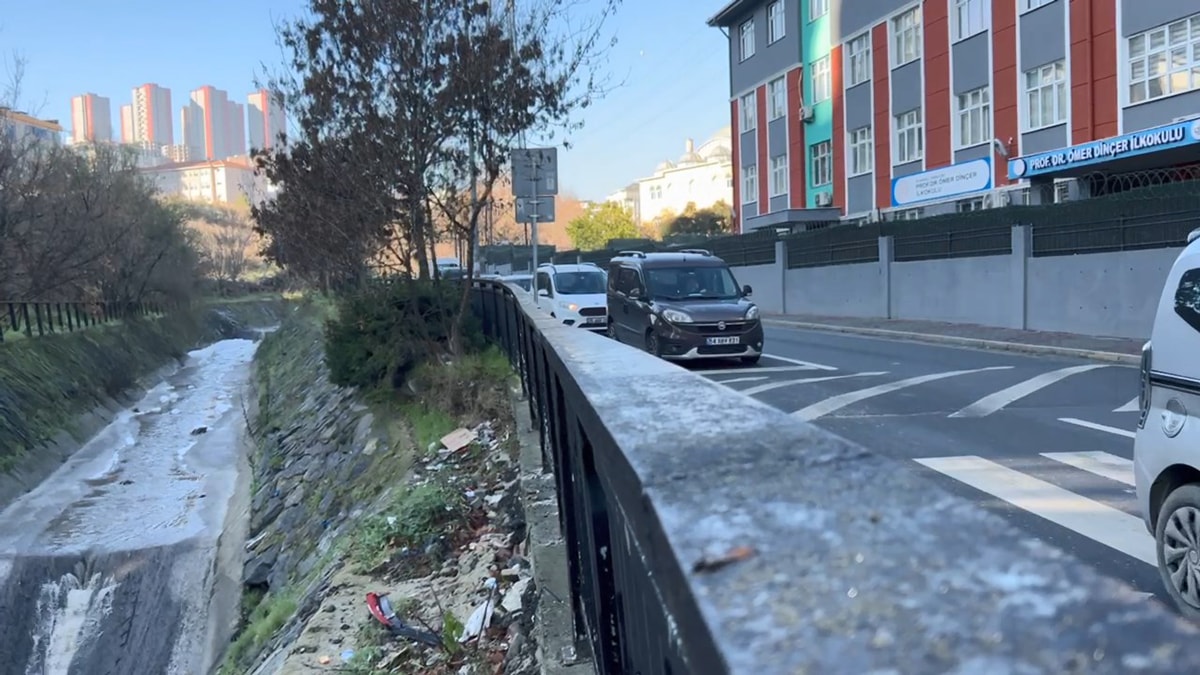 İstanbul'un orta yerinde köpüklü dere tedirginliği