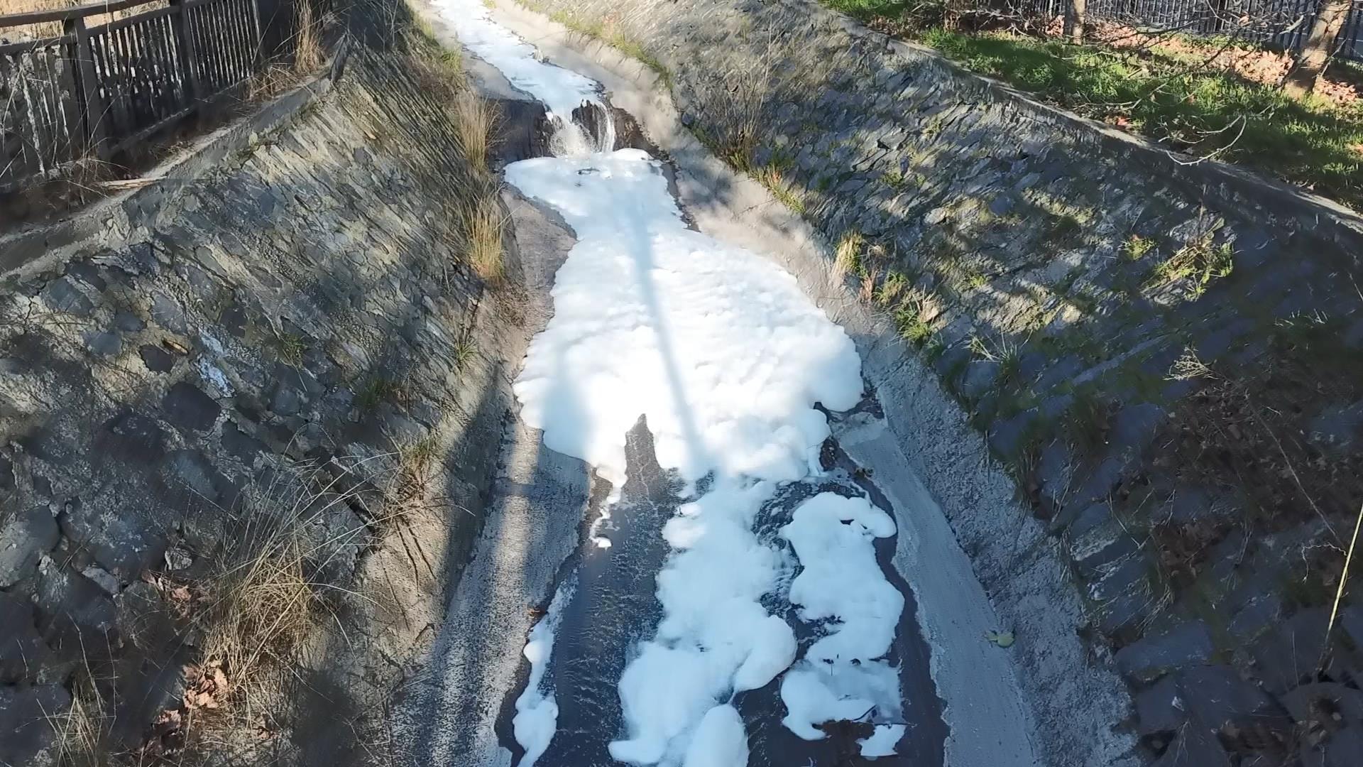 Esenyurt'ta köpüklü dere tedirginliği