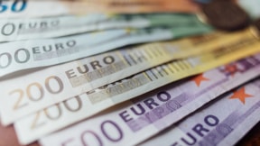 Hazine 2 milyar Euro borçlandı