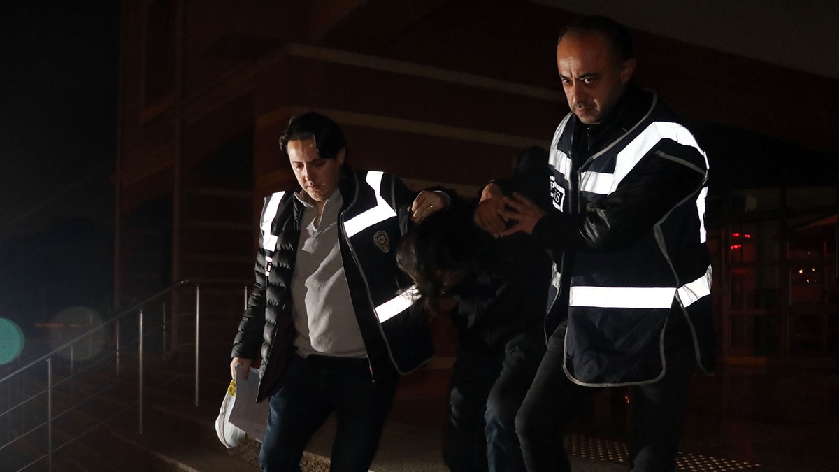 Babasını öldürüp sobada yakan kişi tutuklandı