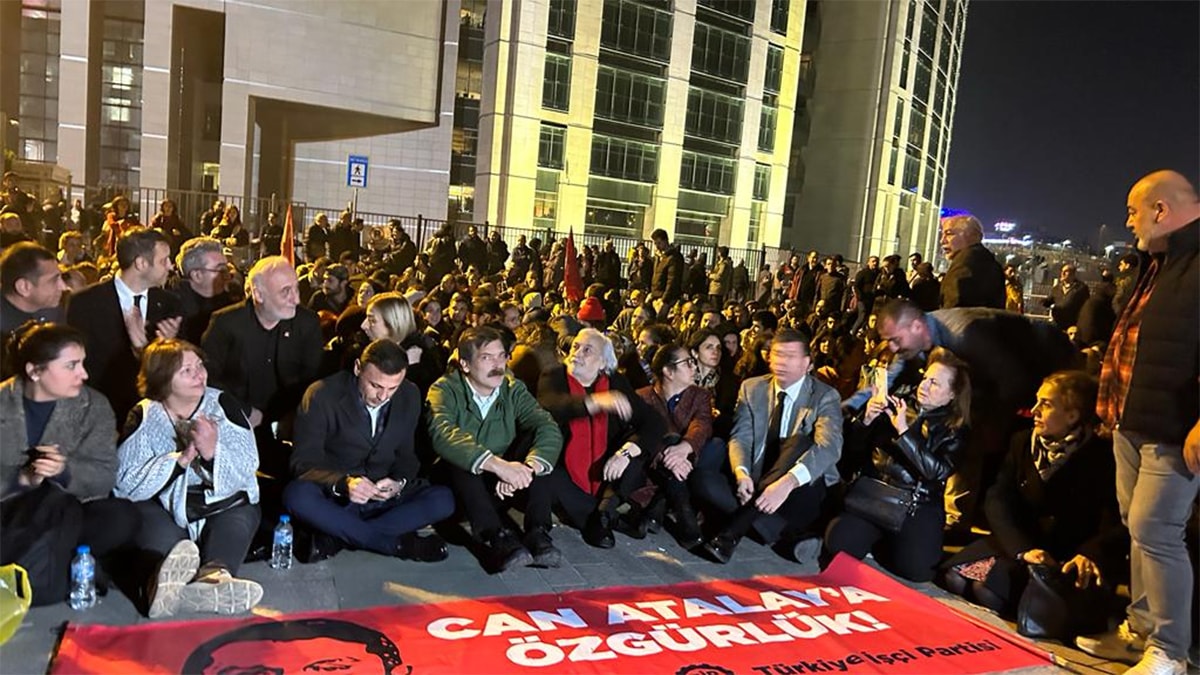 Can Atalay için Çağlayan Adliyesi önünde oturma eylemi